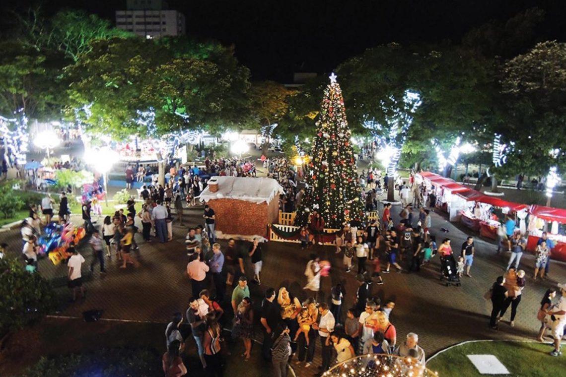 FOTO: Divulgação / Acil Limeira / Decoração natalina na Praça Toledo Barros 2019