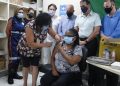 Auxiliar de enfermagem Gertrudes Barbosa recebeu a primeira vacina contra a Covid-19 em Piracicaba - Foto: Divulgação