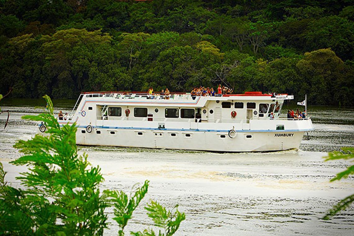 BARRA BONITA - É grande a procura por passeios em modernas, confortáveis e seguras embarcações turísticas pelo rio Tietê límpido. Foto: Divulgação