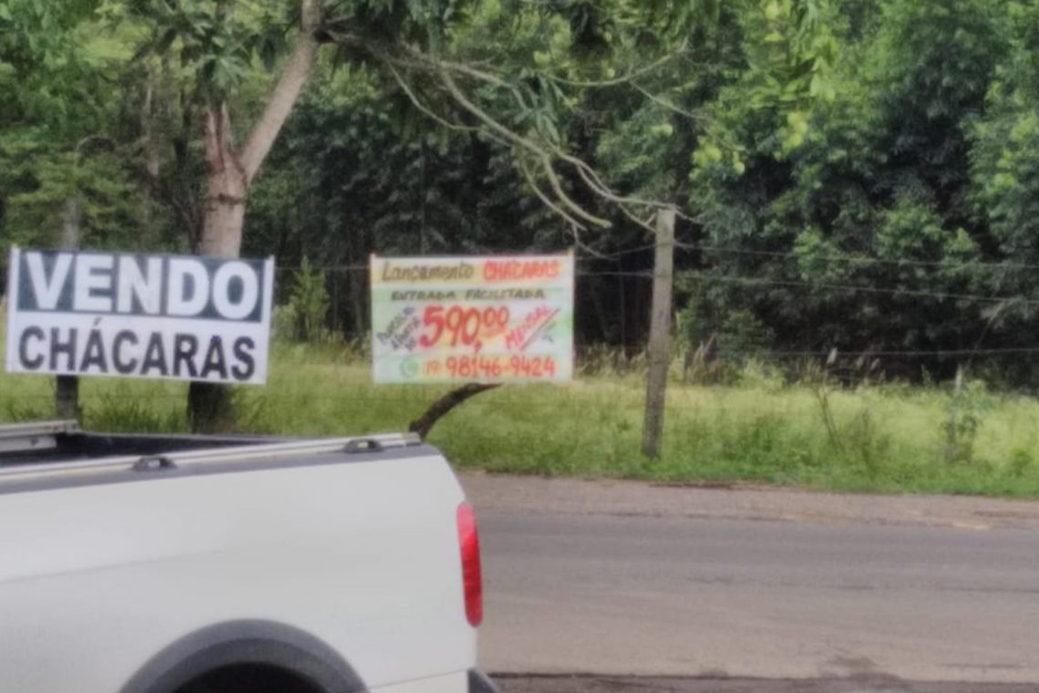 Homens anunciavam lotes para comercialização na zona rural. Foto:  GCM /Divulgação