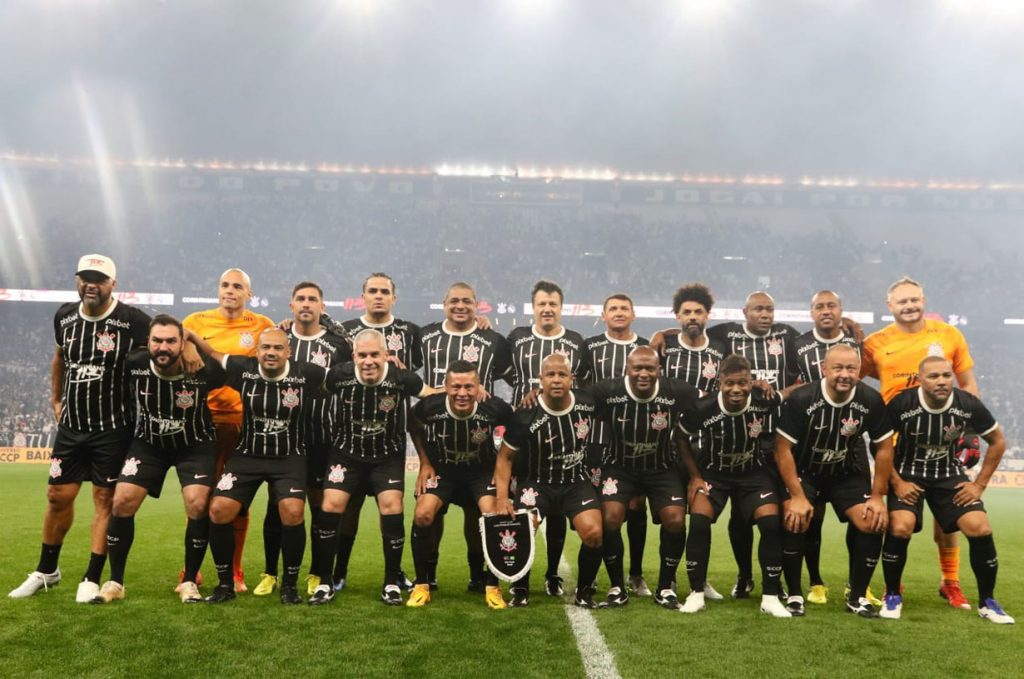 Corinthians e Real Madrid empatam em jogo festivo e repetem placar